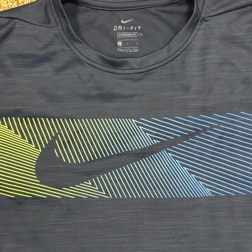 Nike Men's Dark Blue and Lime Graphic Tee - Picture 2 of 4